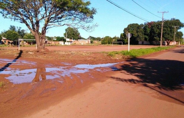 Local onde homem foi atropelado e morreu (Foto: Osvaldo Nóbrega/ TV Morena).