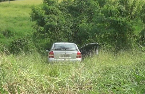 Um motorista de 61 anos morreu após sofrer um mal súbito e se envolver um acidente em Franca (SP) na manhã desta sexta-feira (3). Um motociclista chegou a ser atingido pelo veículo e teve ferimentos leves.

Segundo a Polícia Militar, o idoso conduzia seu veículo pela Avenida Alagoas quando teve uma parada cardíaca. O carro entrou na contramão e bateu em uma motocicleta.

O veículo seguiu pela contramão, bateu em uma motocicleta e parou em um barranco na Avenida Hélio Palermo por volta das 10h, informou a PM.

O homem chegou a ser socorrido, em estado grave, por uma equipe do Corpo de Bombeiros, mas não resistiu.

O motociclista foi atendido com ferimentos leves na perna após a colisão e não precisou de atendimento médico, segundo a polícia.