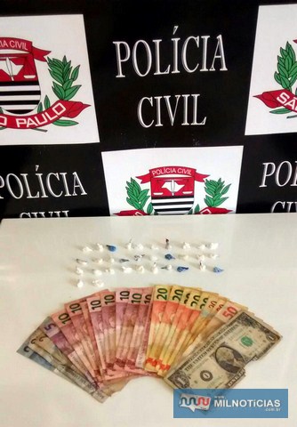 Foram apreendidos 32 pedras de crack, além de R$ 291,00 em notas diversas. Foto: Polícia Civil/Divulgação