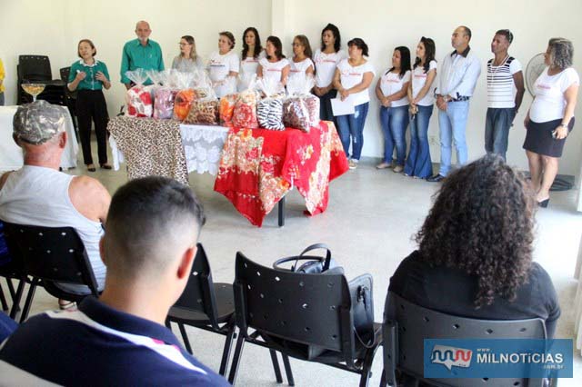 Famílias cadastradas nas unidades dos CRAS (Centro de Referência de Assistência Social) começam a receber cobertores novos. Foto: Secom/Prefeitura