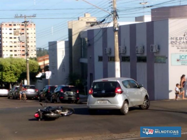 Piloto da motocicleta sofreu ferimentos e contusões pelo corpo, felizmente leves. Foto: DIVULGAÇÃO 