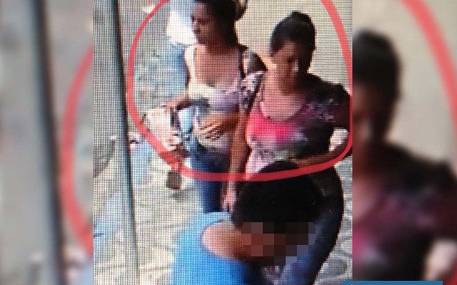 Mulheres são flagradas furtando brinquedos de caixa coletora deixada em uma loja do centro de Andradina. Fotos: DIVULGAÇÃO