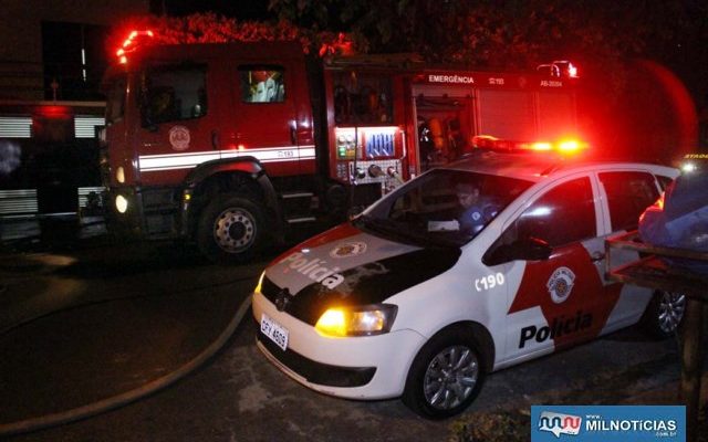 PM interditou quarteirão para o trabalho dos bombeiros. Foto: MANOEL MESSIAS/Agência