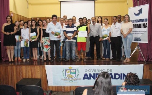 Formados novos profissionais de Corte e Costura, Marcenaria Artesanal e Modelagem. Foto: Secom/Prefeitura