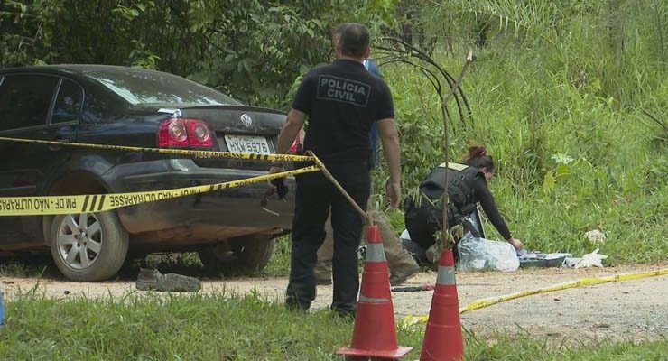 Polícia Civil encontra corpo em porta-mala de um carro na região da Fercal, no DF — Foto: TV Globo/Reprodução.