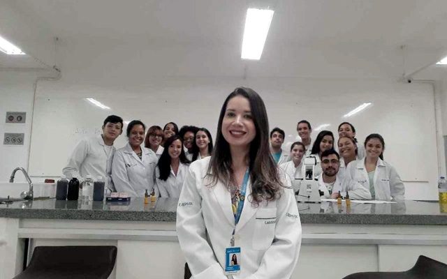 A coordenadora de Biomedicina da Wyden, Mariana Figueiredo. Foto: Divulgação