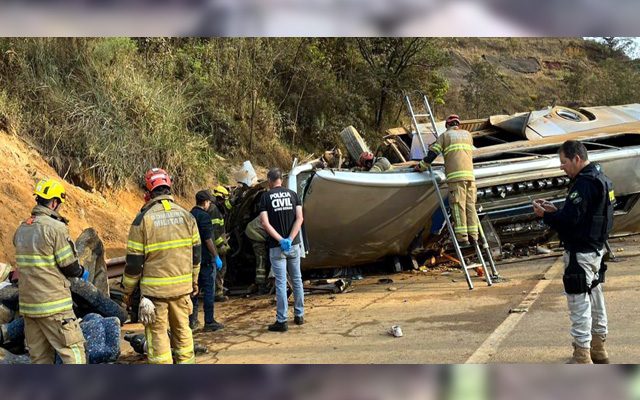 Acidente de ônibus matou sete pessoas em MG Corpo de Bombeiros MG